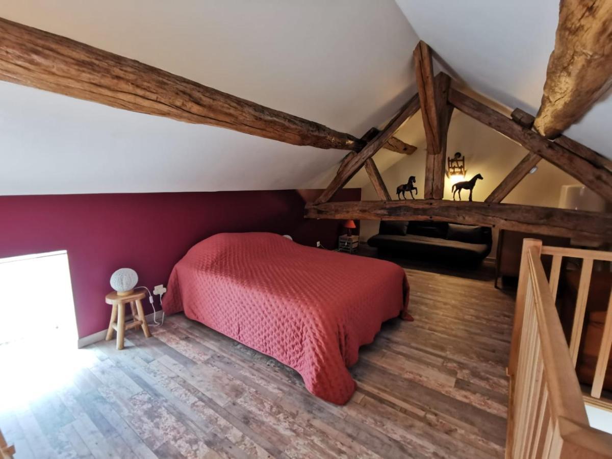 Gites Les Ecuries Saserang Mouilleron Luaran gambar