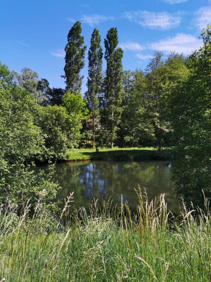Gites Les Ecuries Saserang Mouilleron Luaran gambar